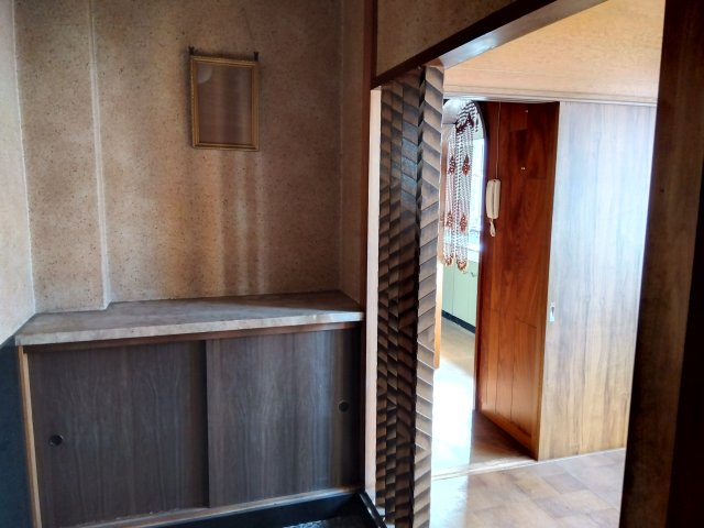 現在上物があります。現況でのお引渡しになります。室内の様子になります。