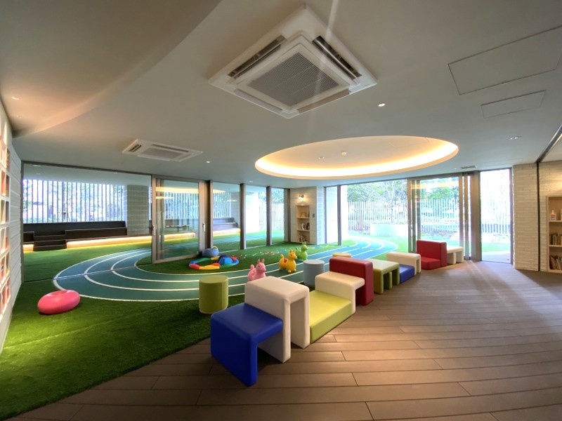 共用施設【PARK　C棟KODOMO　PLAZA】　雨の日でも子どもたちが走り回れるアクティブなキッズスペース