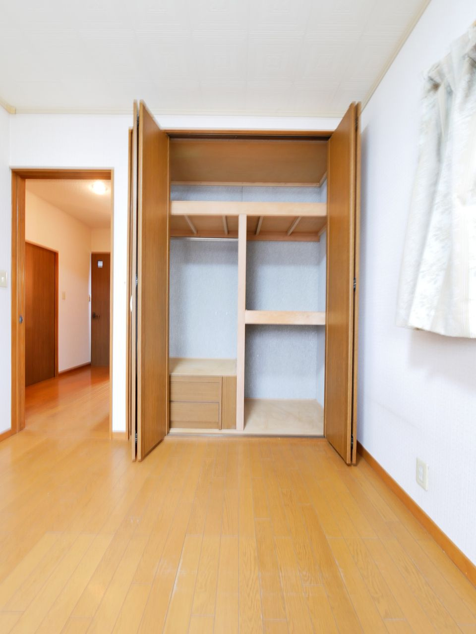 2階6帖東側洋室の収納　システム収納