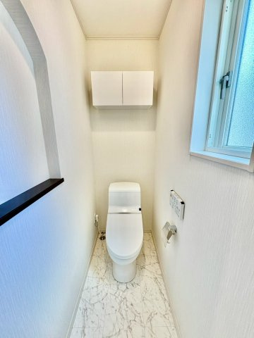 収納スペースがありトイレがきれいに片付きます。