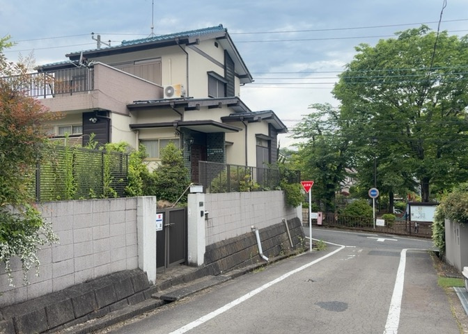 物件の詳細については、現地を見てわかること以外に、役所や法務局などで調べないとわからないことがあります。そのため、現地に行く場合は、もしこの物件を買ったらどのような生活ができるかをイメージしましょう。