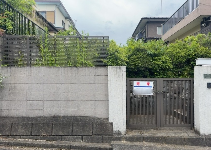 隣家の土地はどうなっているのか、生活利便施設が近くにあるのか、学校まで近いかなど、お客様のライフスタイルにあわせたイメージが重要です。また、近くにあると困る施設が近くにないかも確認するといいでしょう。