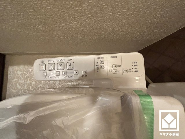 温水洗浄便座付きで、季節を問わずいつでも温かい便座をお使いいただけます。