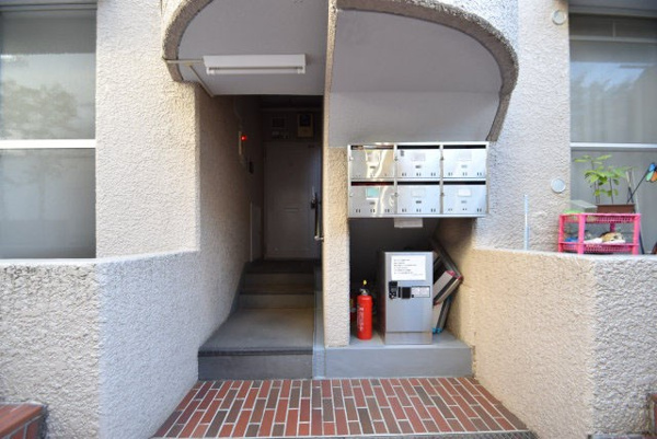 馬事公苑南サンハイツのエントランス