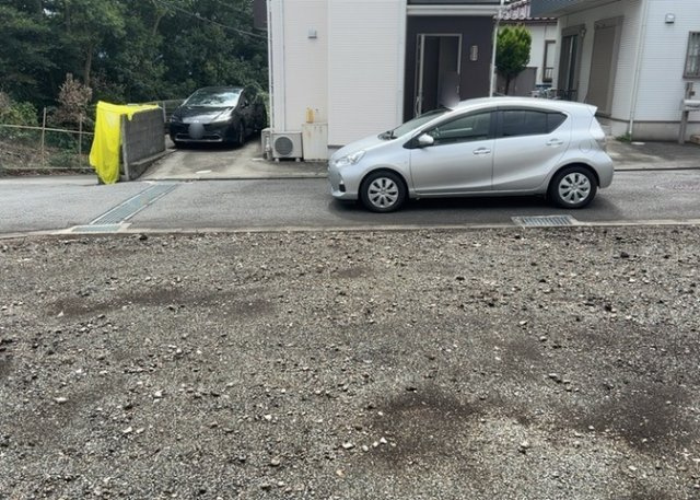 土地を買う際、住む地域の自治体や福祉の補助制度にも注目してみましょう。子供や老人の医療補助やゴミ出しのルールなど、自治体によってルールに大きな違いがあるため、暮らしやすい土地で判断するとよいでしょう。
