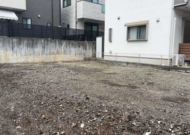 隣家の土地はどうなっているのか、生活利便施設が近くにあるのか、学校まで近いかなど、お客様のライフスタイルにあわせたイメージが重要です。また、近くにあると困る施設が近くにないかも確認するといいでしょう。