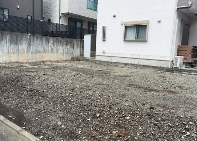 家を建てる前提で土地を探している場合、地盤の丈夫さは譲れない条件の一つです。地盤が脆弱だと追加工事が必要となります。また、過去に地盤沈下や液状化現象を起こした土地は、できるだけ避けた方がいいでしょう。