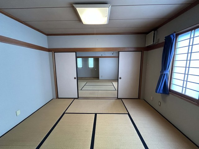 続き間となっており広々と使えます