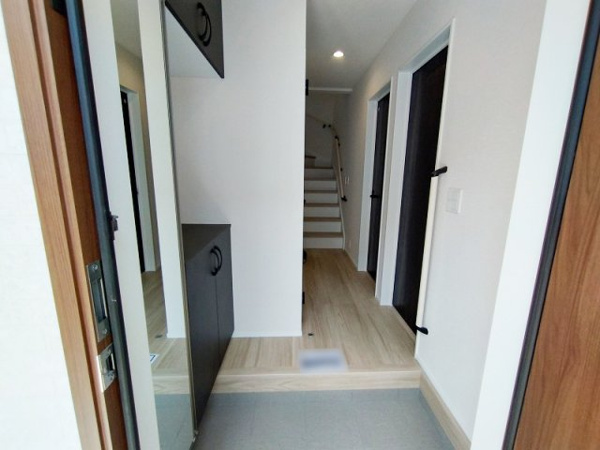 【練馬区東大泉7丁目　新築一戸建住宅　全1棟　(保谷店)の玄関】