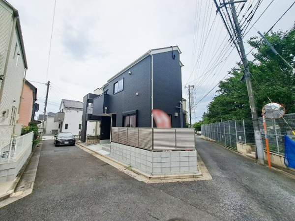 【練馬区東大泉7丁目 新築一戸建住宅 全1棟 (保谷店)の前面道路含む現地写真】