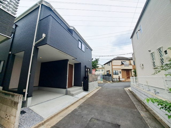 【練馬区東大泉7丁目 新築一戸建住宅 全1棟 (保谷店)の前面道路含む現地写真】