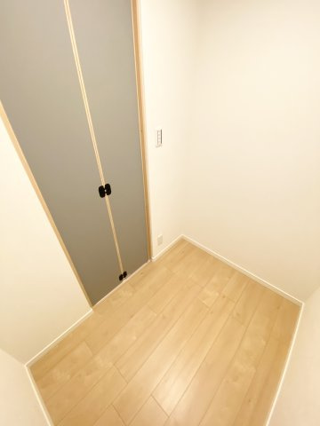 1.5帖の収納スペースで収納には困りません♪
