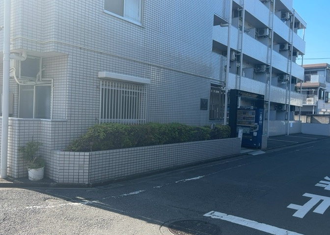 物件によっては、入居者が個人的に使用できる専用庭がついているものもあります。また、住宅の中にある土間の部分を庭と呼ぶこともあります。庭の用途は住む人によって変わり、それによってデザインもさまざまです。