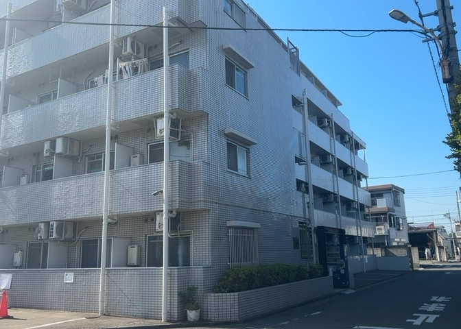 隣家の土地はどうなっているのか、生活利便施設が近くにあるのか、学校まで近いかなど、お客様のライフスタイルにあわせたイメージが重要です。また、近くにあると困る施設が近くにないかも確認するといいでしょう。