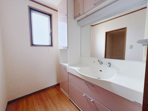 【 中古戸建 渋川市半田の独立洗面台】