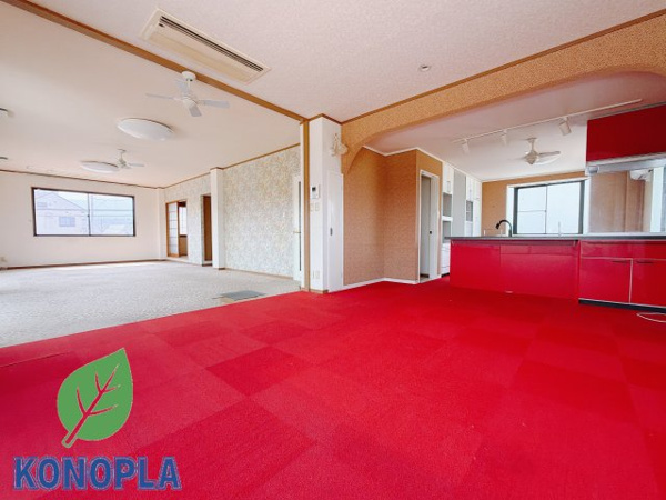 【 中古戸建 渋川市半田の居間】