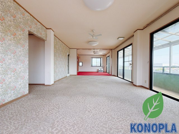 【 中古戸建 渋川市半田の居間】