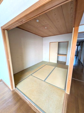 ゆったりとくつろげる和室です