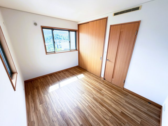 ◆ゆったり空間に収納付き◆