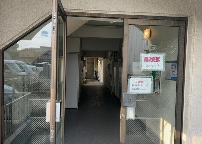 ラウンジは、マンションの共用スペースに椅子やテーブルなどを配置した利用者が寛げる空間です。屋内型ラウンジと屋外型ラウンジがあります。共用部分の管理状況と合わせて、詳細については現地でご確認ください。
