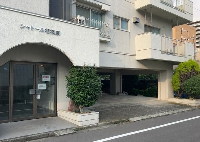 外観はマンション管理がされているかの目安になります。築年数が古いと、壁面は劣化してひび割れが生じることも！建物が古びていても細かいところが修繕されていると、きちんと管理されているなぁと感じるでしょう。