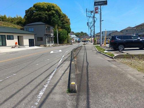 前面道路含む現地写真です