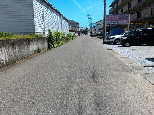 前面道路含む現地写真です