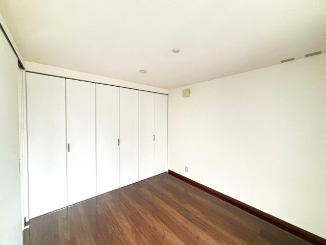1階4.5帖の洋室。