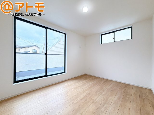 バルコニーに面したお部屋なので、布団などの大きなものも楽々干せます♪