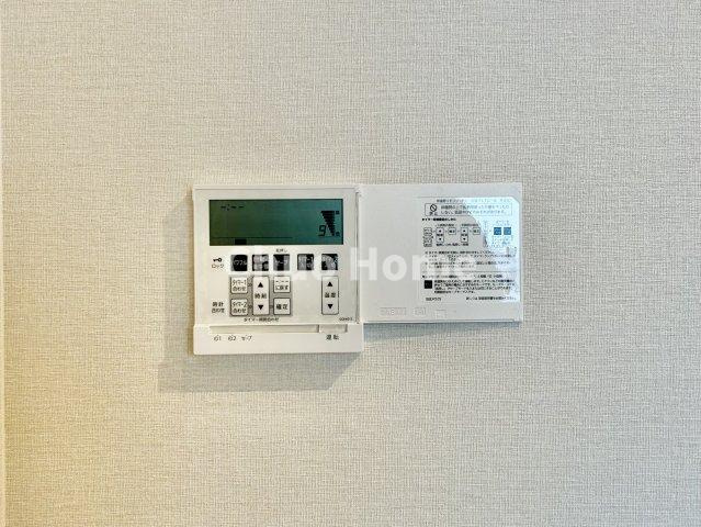【床暖房】冬は足元から暖めてくれる床暖房はエアコンとは違って埃が舞いませんので健康にも良さそうですね。