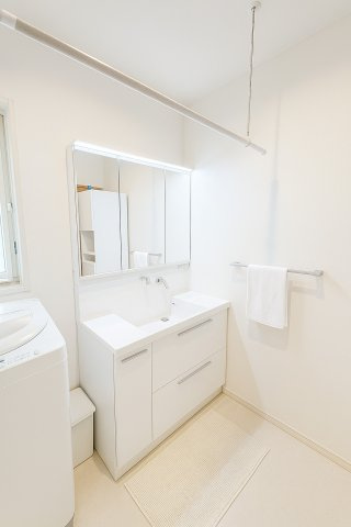 朝の身支度には欠かせない独立洗面化粧台