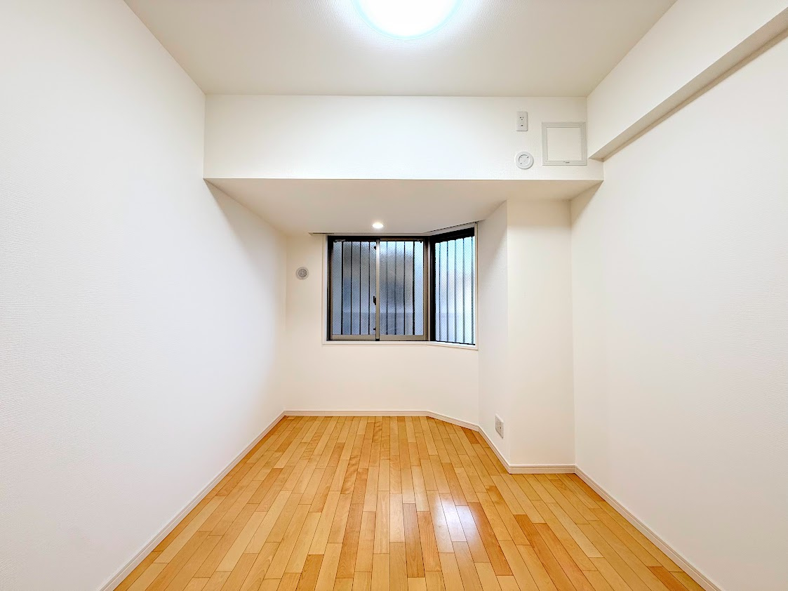 ◆気持ちの良い風が室内へ入り込む居室。家具を配置しても広々ご利用いただけます！！