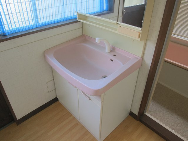 【千島町・中古住宅の独立洗面台】