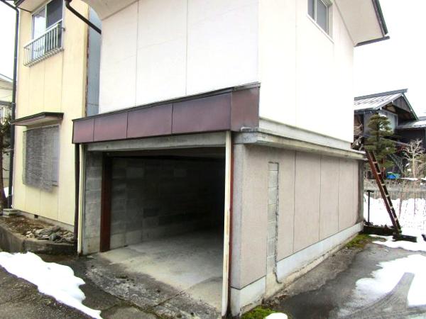 【千島町・中古住宅の駐車場】
