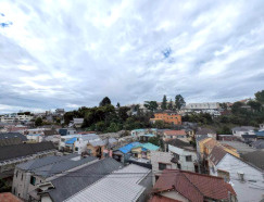 眺望:　6階部分のため、前面の遮蔽物が少なく開放感のある景色が期待できます。　