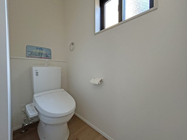 トイレは2か所あり、朝の混雑も安心です　