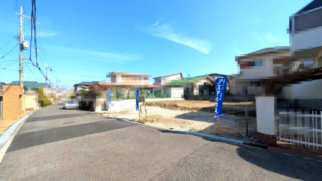 前面道路は西側幅員約6.6mと広々！見通しが良く、開放感のある住環境です。ぜひ一度、現地をご覧ください。