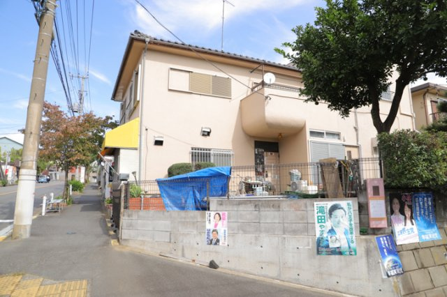 隣家の土地はどうなっているのか、生活利便施設が近くにあるのか、学校まで近いかなど、お客様のライフスタイルにあわせたイメージが重要です。また、近くにあると困る施設が近くにないかも確認するといいでしょう。