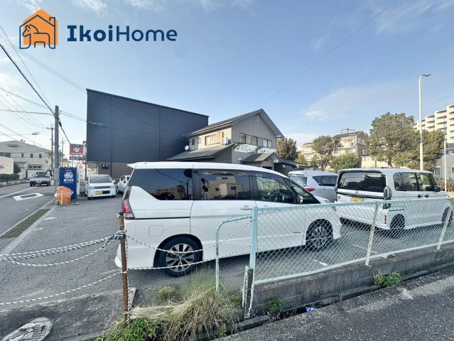 ●年中無休：当日予約可●前面道路は三方角地で1日を通して陽当り、通風良好です。