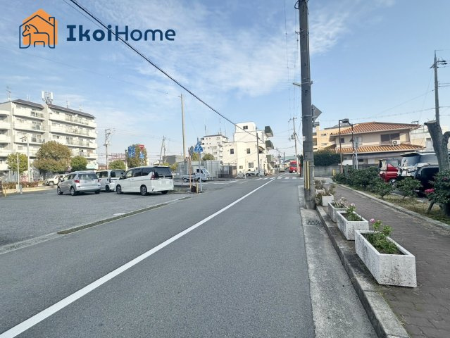 ●年中無休：当日予約可●前面道路三方とも広く幅員約6m以上ございますのでお車の出し入れも安心です。