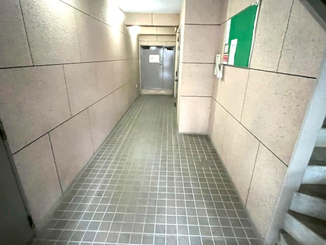 毎日通るエントランスはこのようになっています。