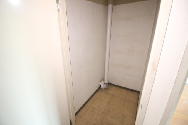 室内には納戸もございます。約1帖ほどの広さでたくさん収納できます。あると便利なスペースです。