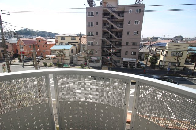 バルコニーは南向きで日当たり良好です。