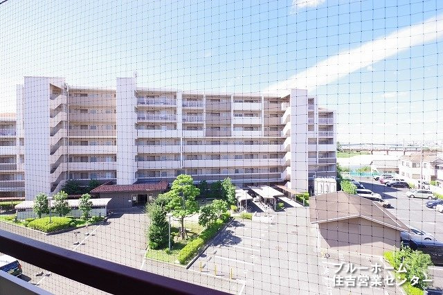 ■バルコニーからの景色は開放的で気持ちの良い眺望です