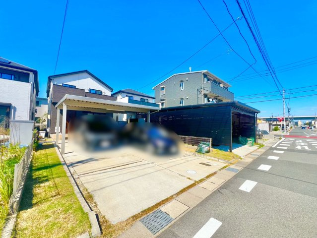カーポート2台分あり