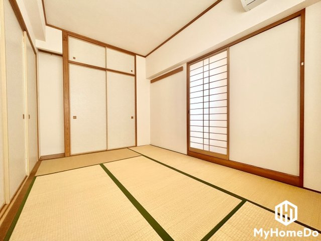 リビングとフラットに繋がる6帖和室！天袋付きで季節物の片付けもすっきり