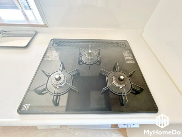 スープの温め、炒め物、煮込み料理などを一度に並行して進められます。忙しい夕食の準備時間もスマートに短縮できる、お料理好きには嬉しい設備です。