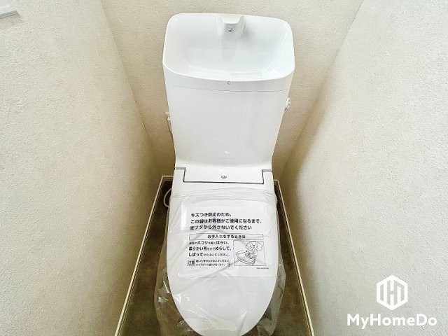明るく清潔感溢れるトイレです。