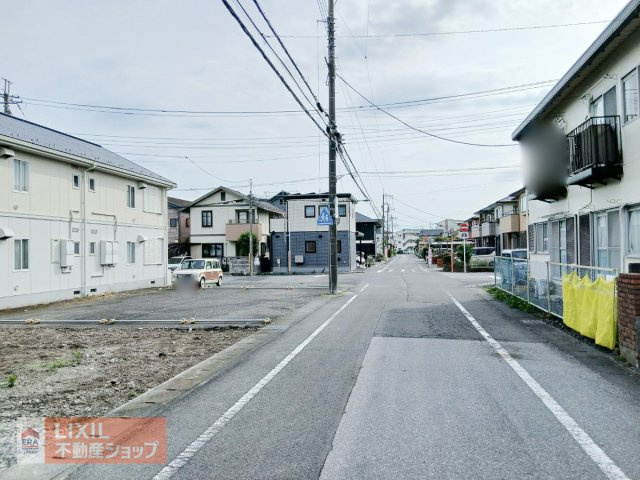 前面道路は広々6.2ｍ！すれ違いも並列駐車もストレスフリーです。