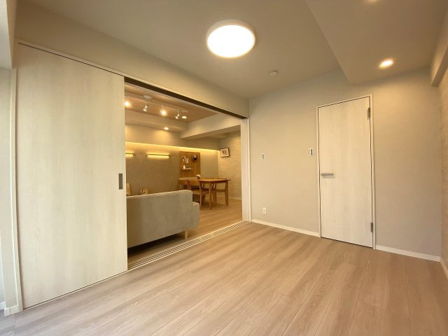 洋室5.5帖　間取り図右下の部屋